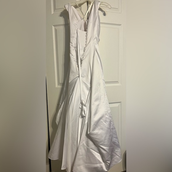 Plus size wedding dress - Picture 3 of 8